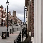 Rodney St - City Centre - Georgian Apartment -