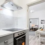 Rodney St - City Centre - Georgian Apartment -